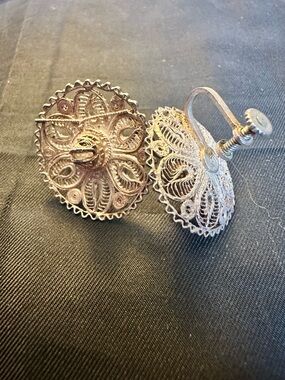 Vintage Mexican Silver Filigree Sombrero Screw-Back Earrings